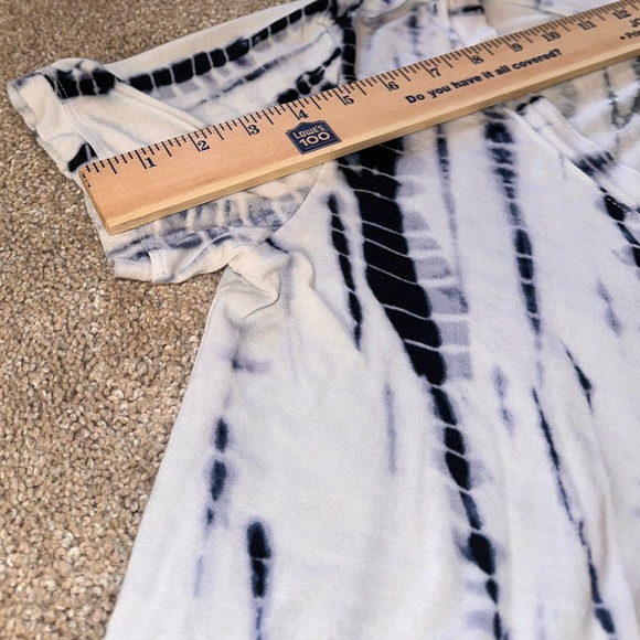 Rock & Republic Women's Tie-Dye V-Neck Top. Size M - Picture 10 of 10